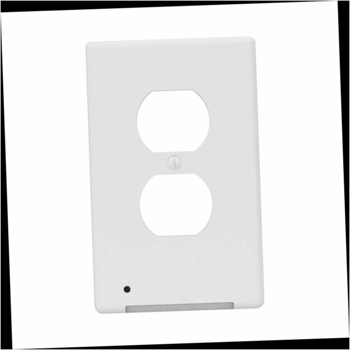 Wall Plate 1-Gang White Duplex Outlet with Built-In Nightlight